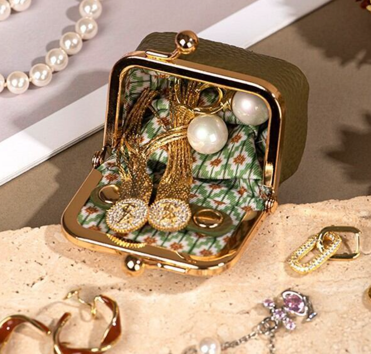 The Jewelry Pouch